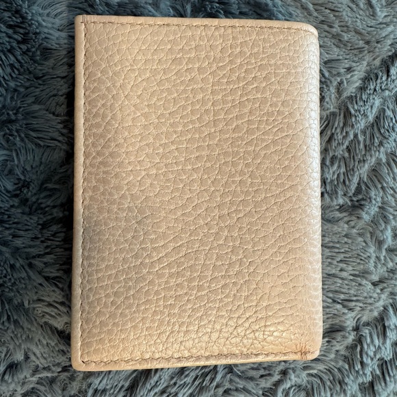 Gucci Women’s Double G Calf Leather Wallet in a Blush Pink! - Picture 2 of 15